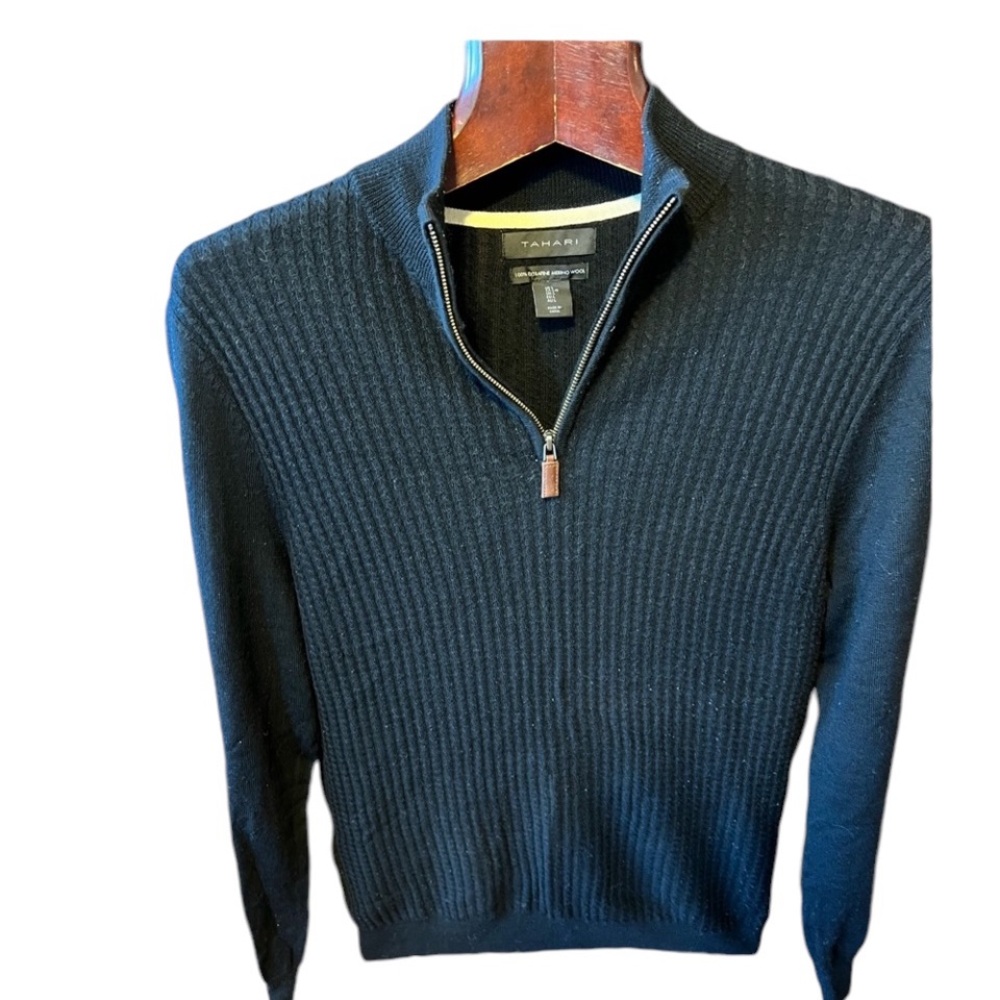 Used once Tahari fine merino sweater sizeL